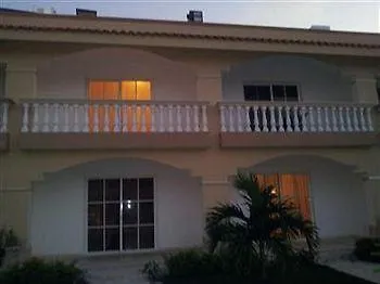 Las Palmeras / Las Estrellas Boca Chica Hotel