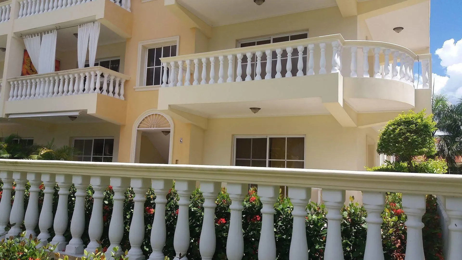 Hotel Las Palmeras / Las Estrellas Boca Chica