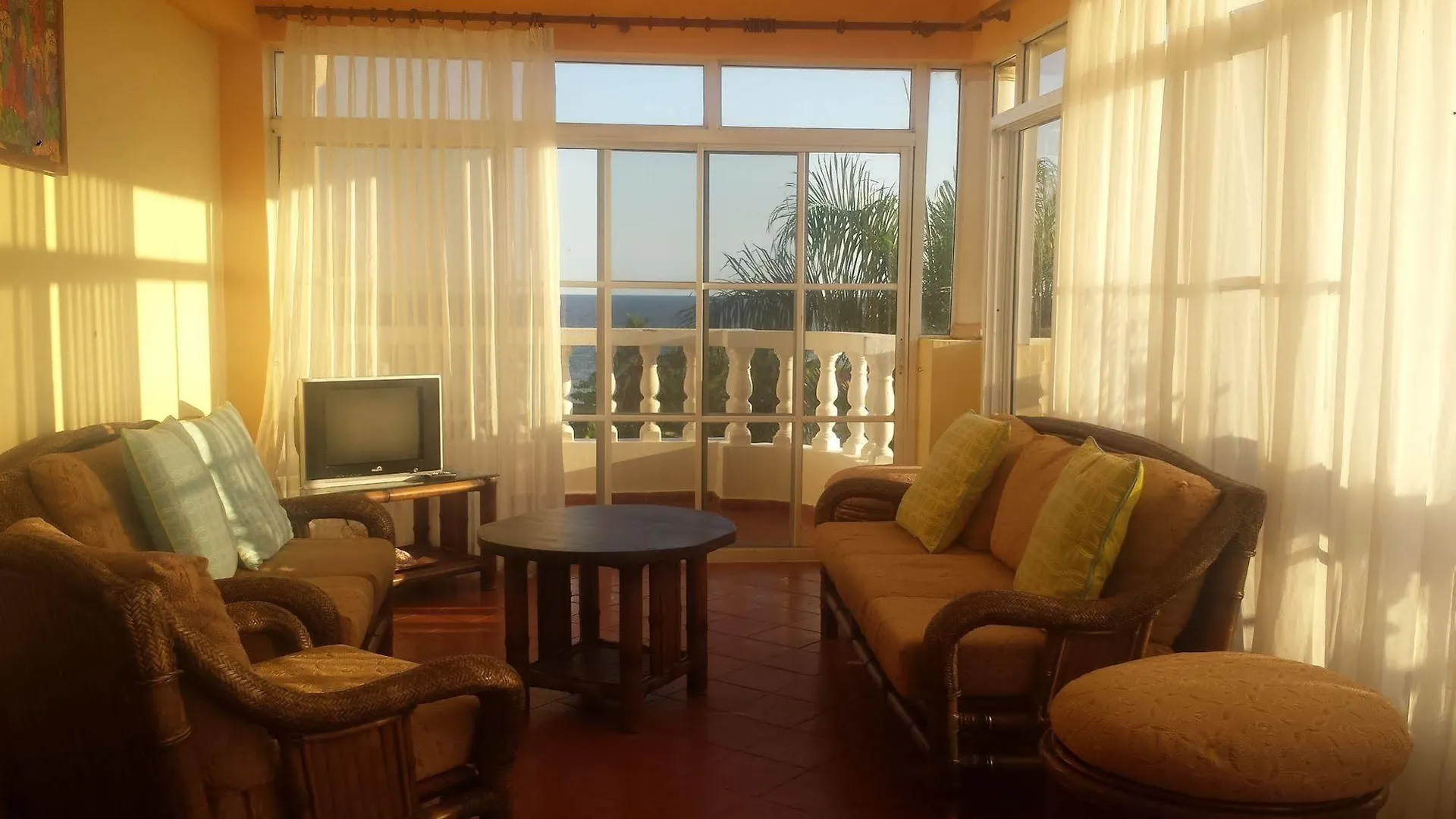 Las Palmeras / Las Estrellas Boca Chica Hotel