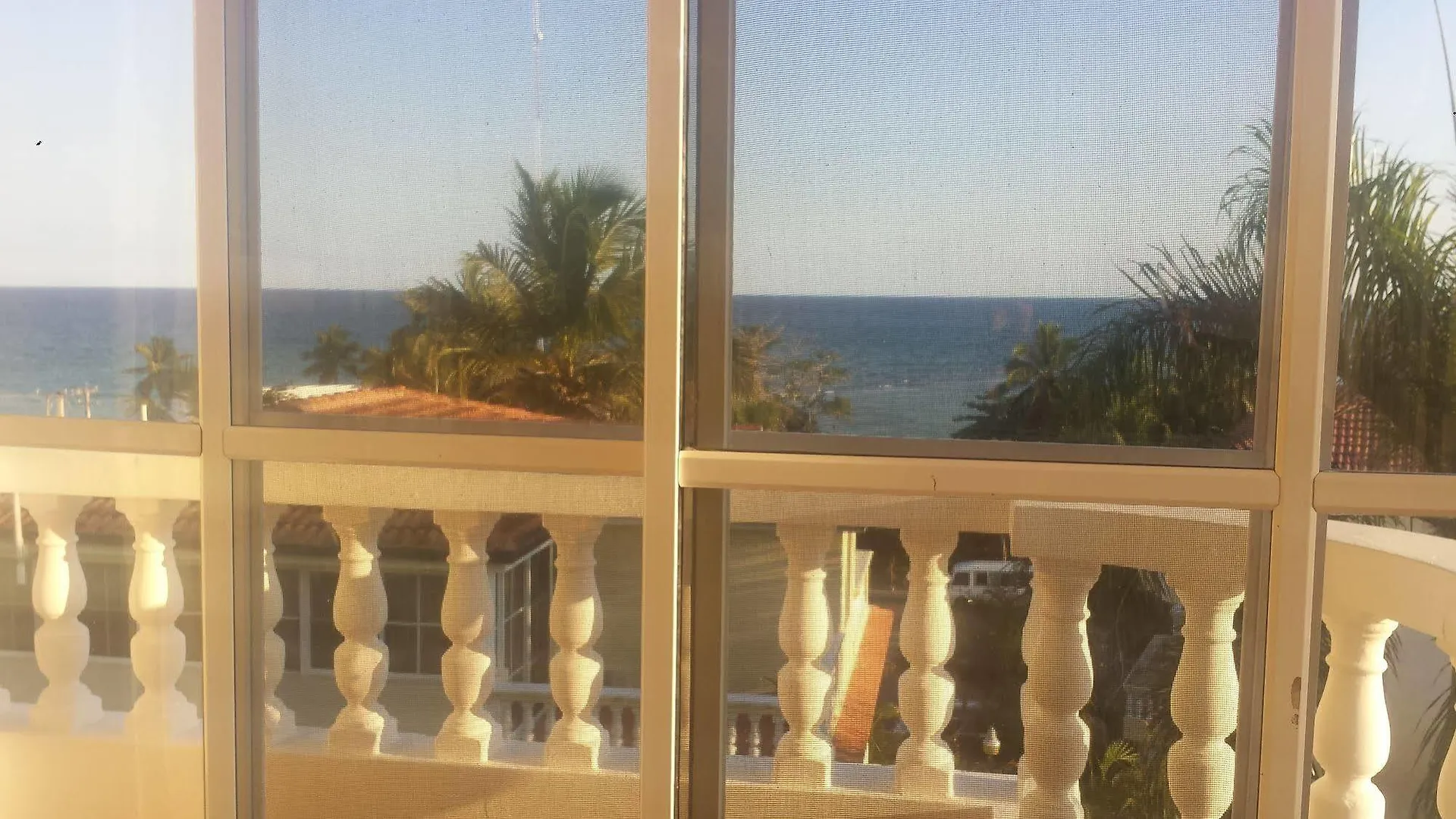 Las Palmeras / Las Estrellas Boca Chica 2*,